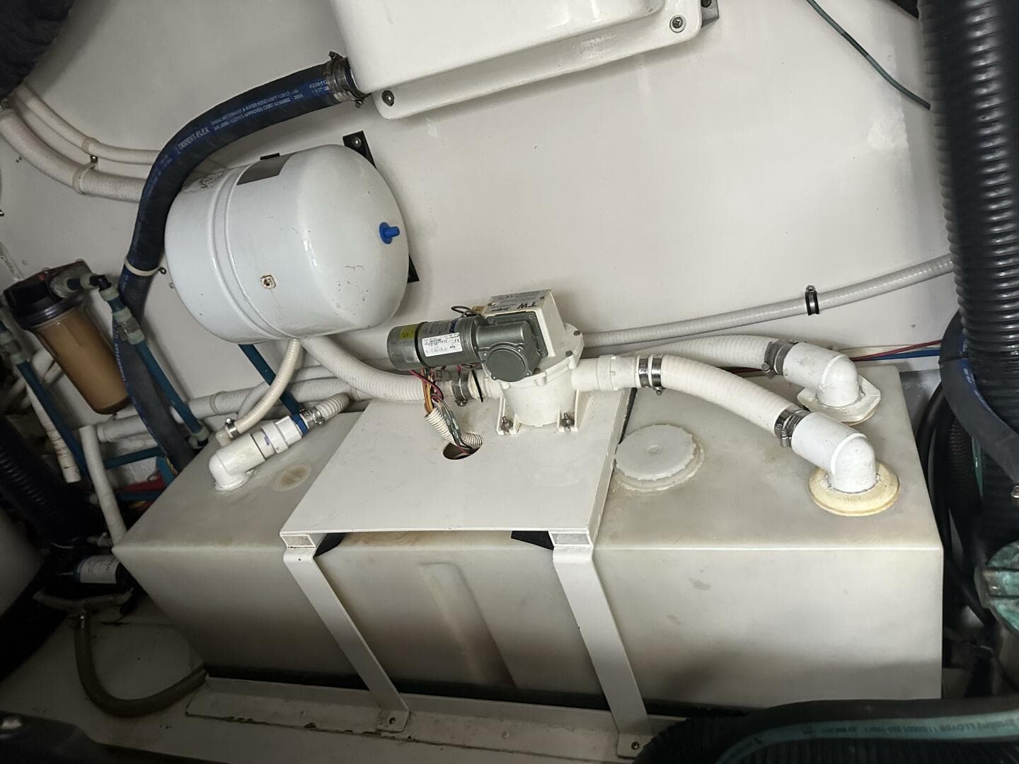 2013 Marquis 630 Sport Yacht — photo 58