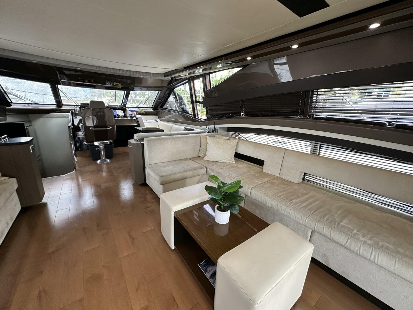 2013 Marquis 630 Sport Yacht — photo 13