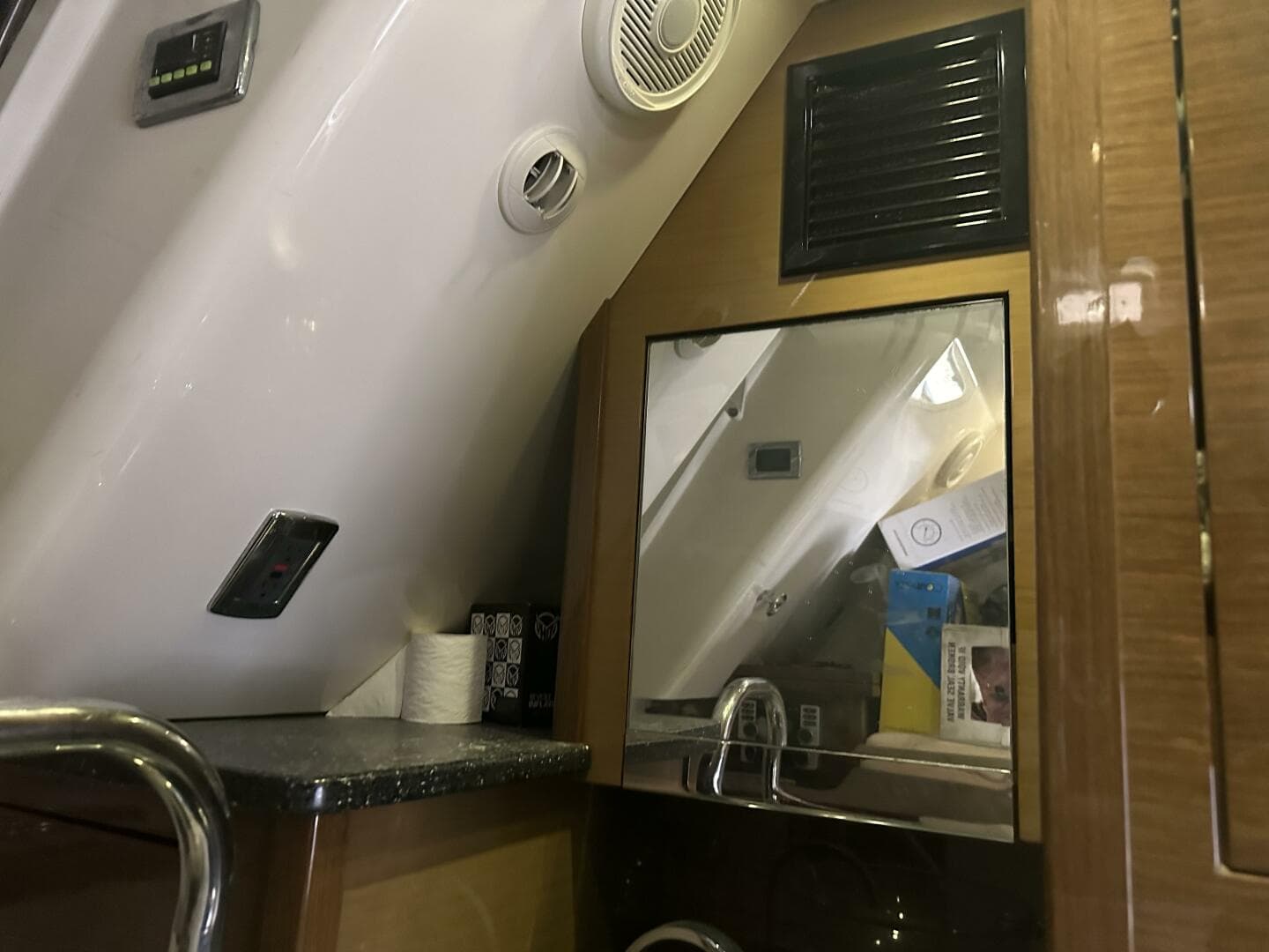 2013 Marquis 630 Sport Yacht — photo 43