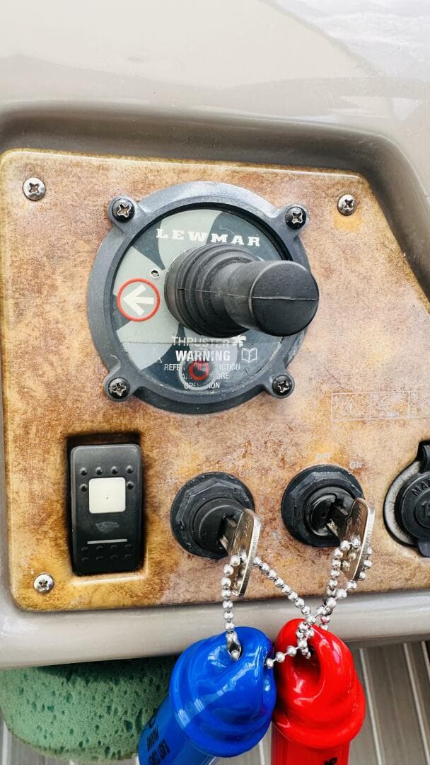 2007 Rinker 350 Express Cruiser — photo 20