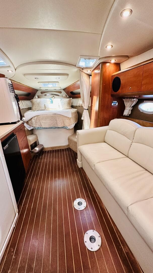 2007 Rinker 350 Express Cruiser — photo 10