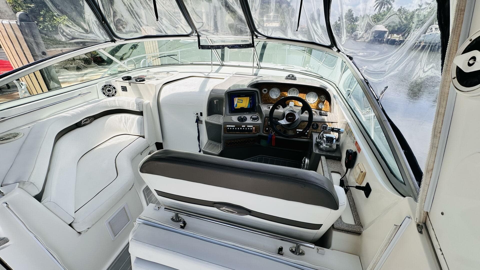 2007 Rinker 350 Express Cruiser — photo 6