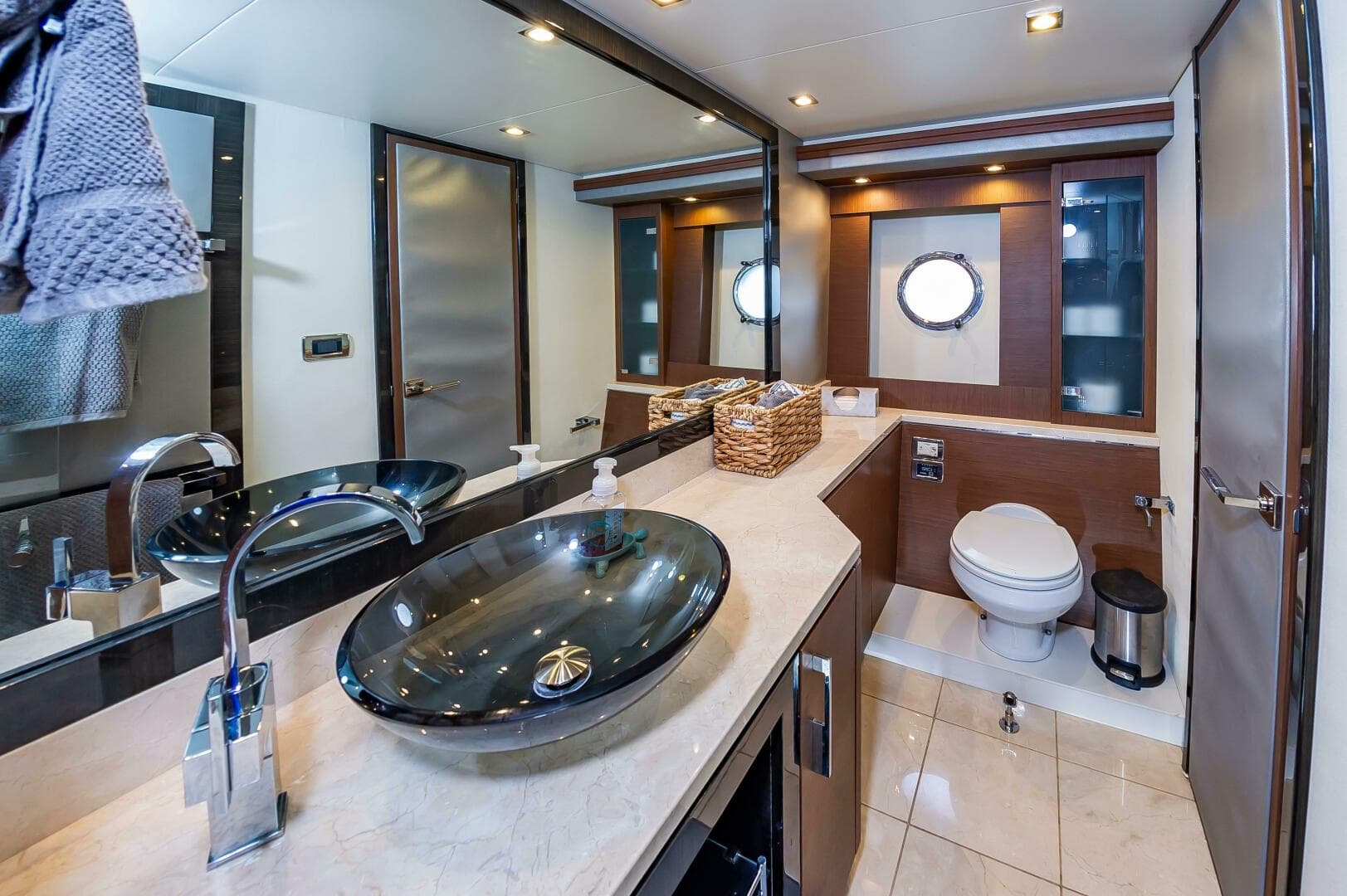 2013 Marquis 63 Sport Yacht — photo 50