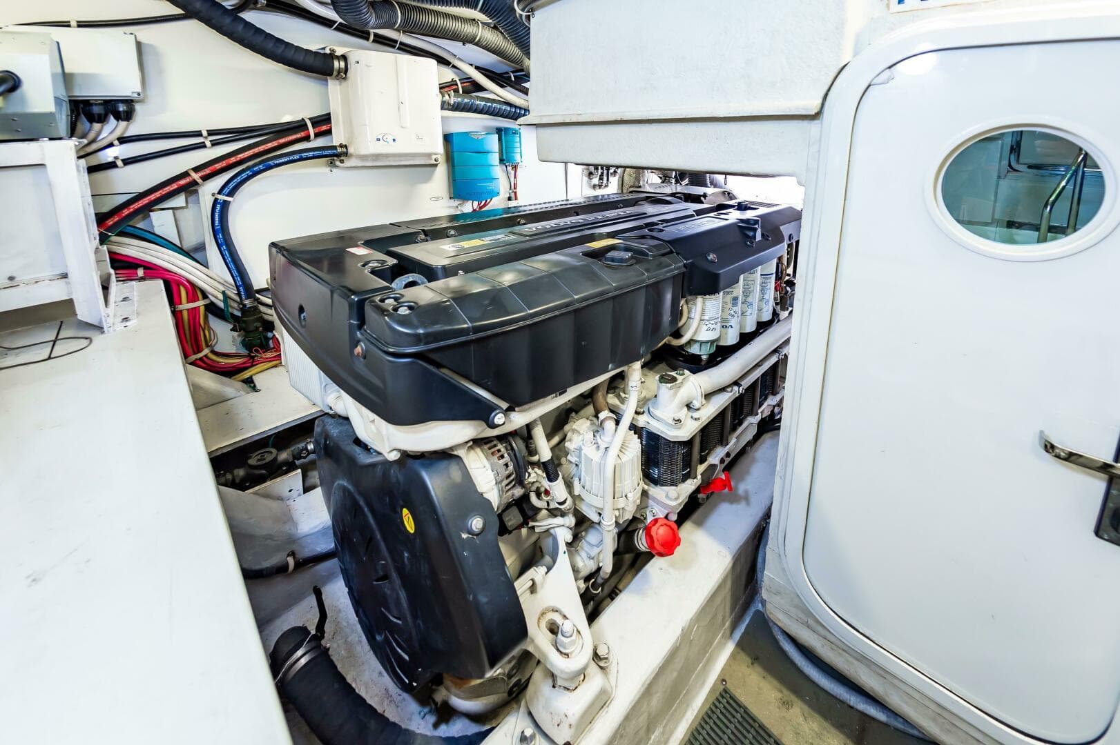 2013 Marquis 63 Sport Yacht — photo 74