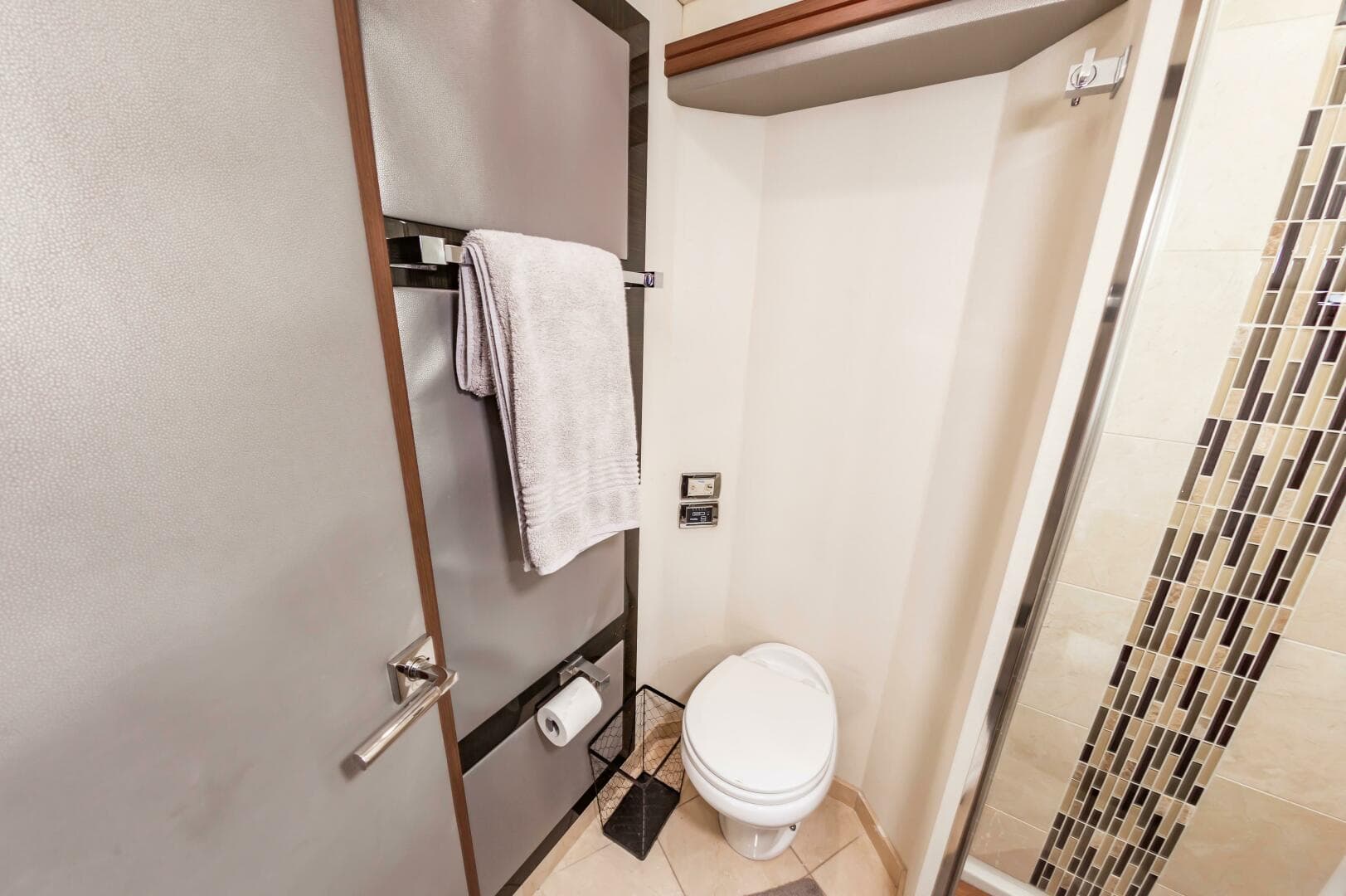 2013 Marquis 63 Sport Yacht — photo 59