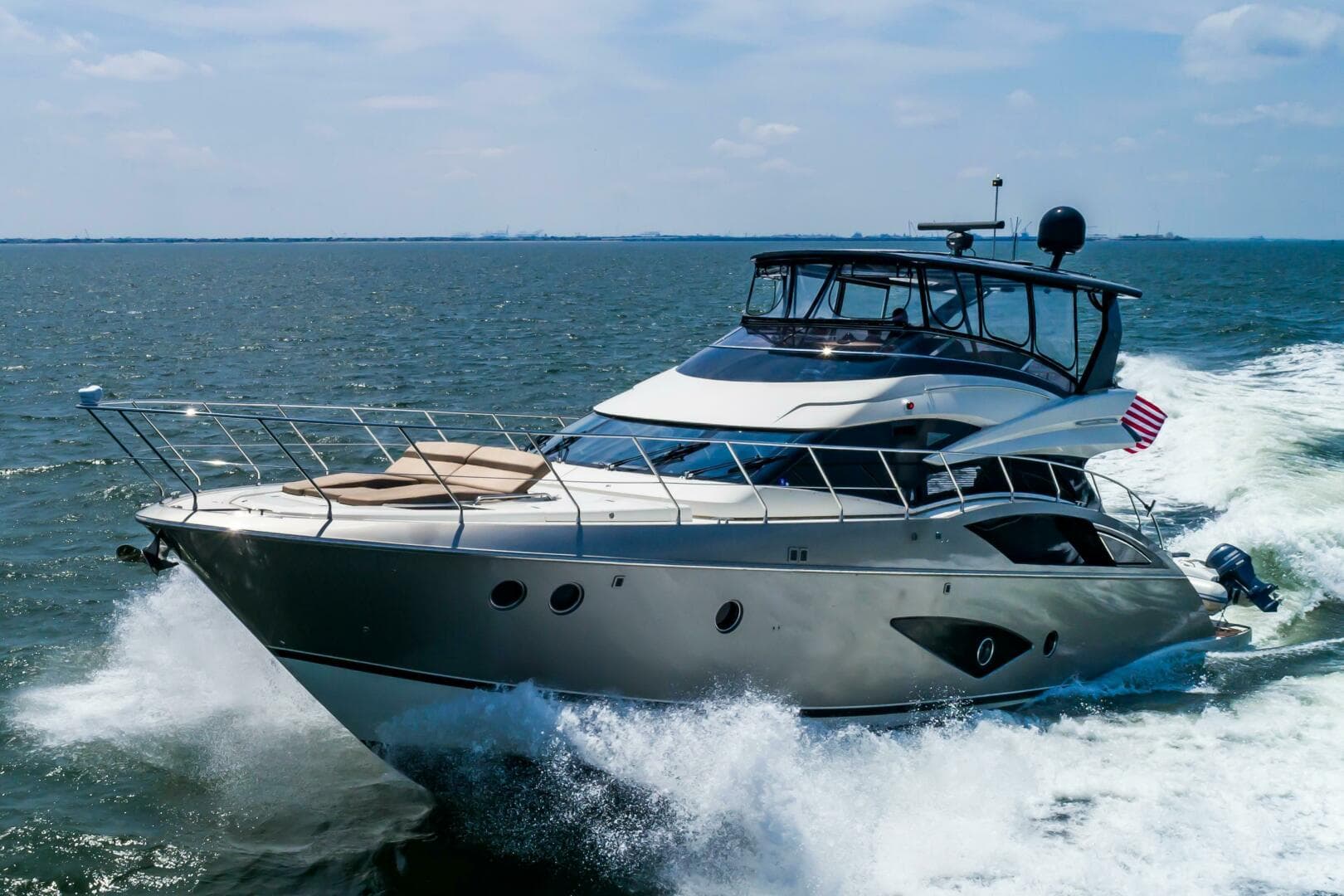 2013 Marquis 63 Sport Yacht — photo 8