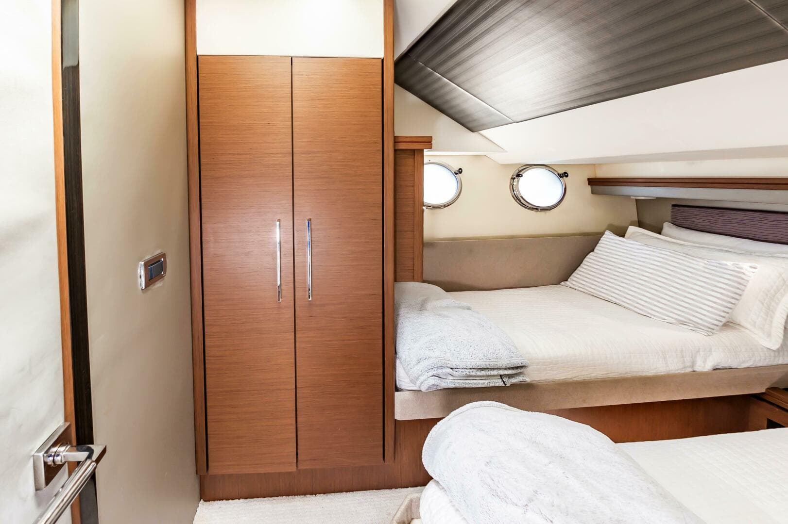 2013 Marquis 63 Sport Yacht — photo 63