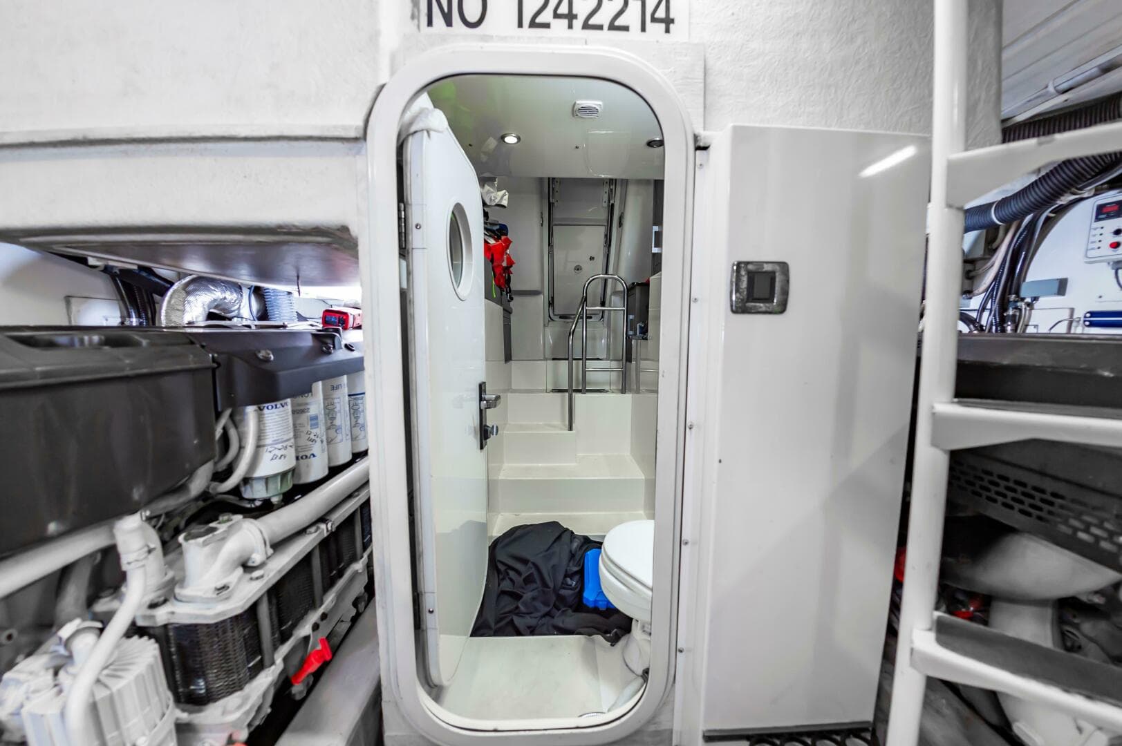 2013 Marquis 63 Sport Yacht — photo 85