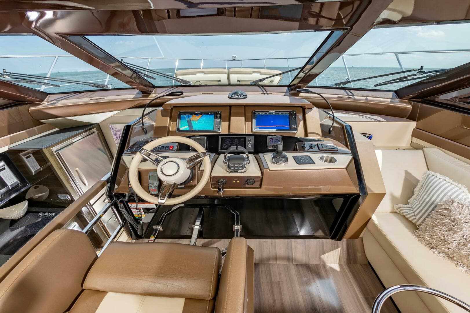 2013 Marquis 63 Sport Yacht — photo 33