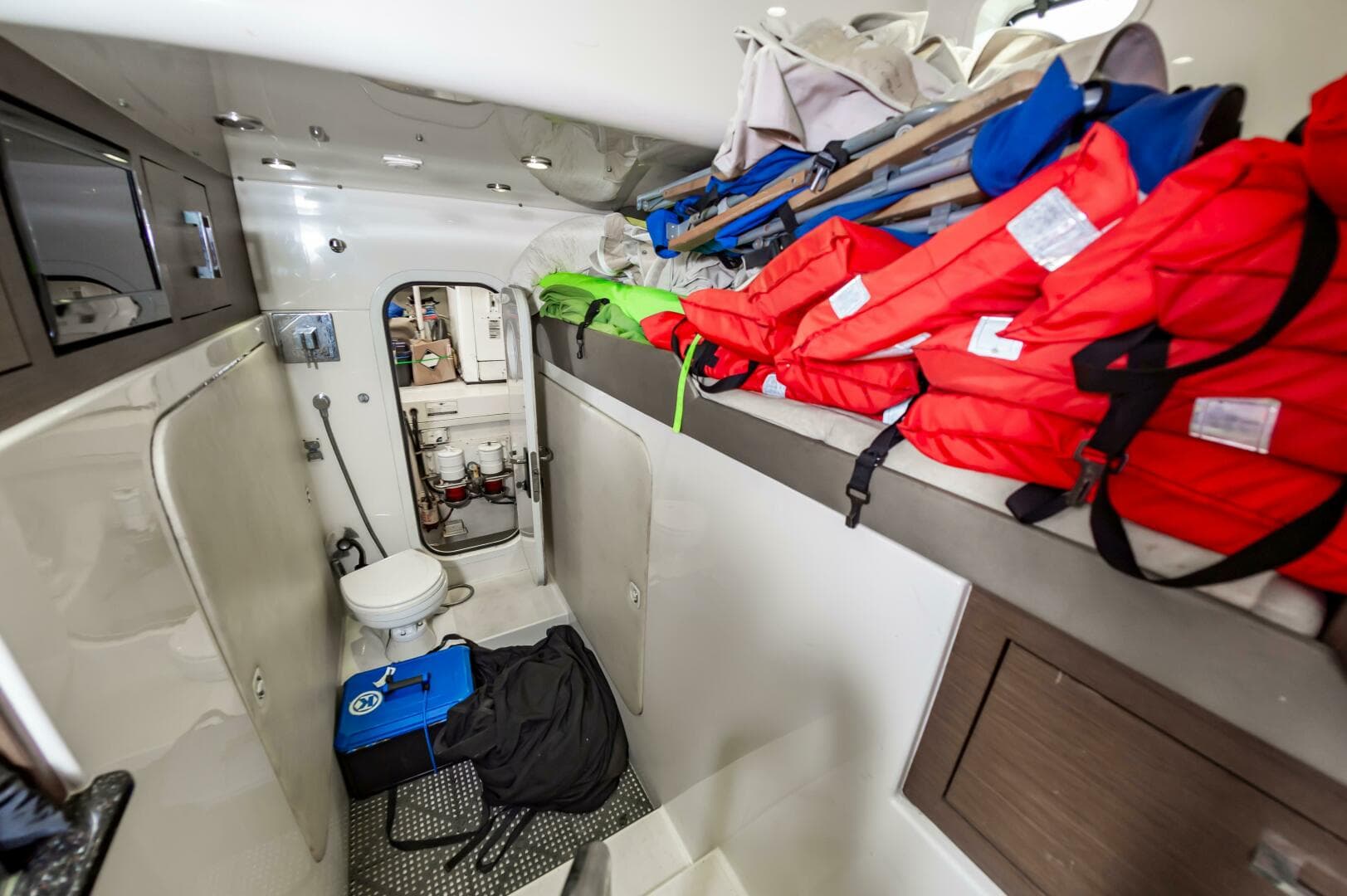 2013 Marquis 63 Sport Yacht — photo 88