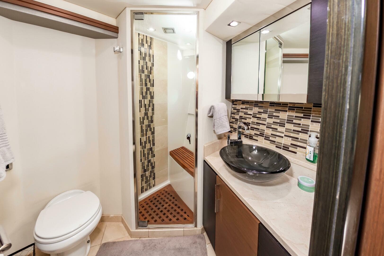 2013 Marquis 63 Sport Yacht — photo 58