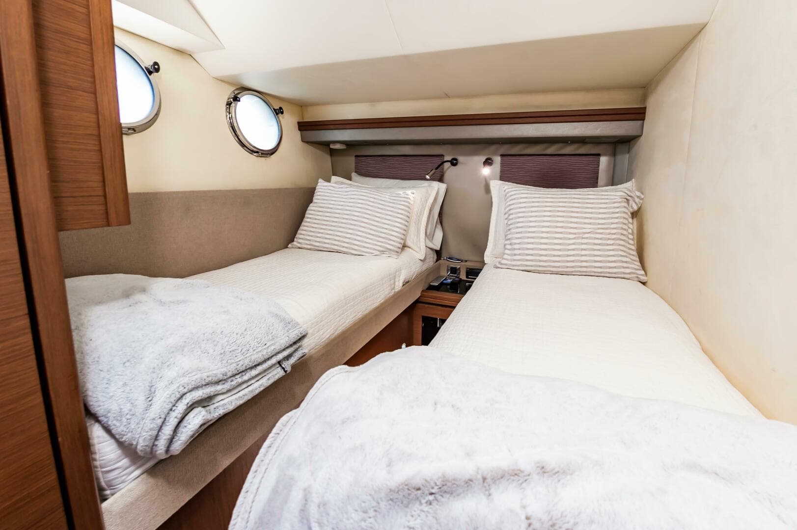 2013 Marquis 63 Sport Yacht — photo 64