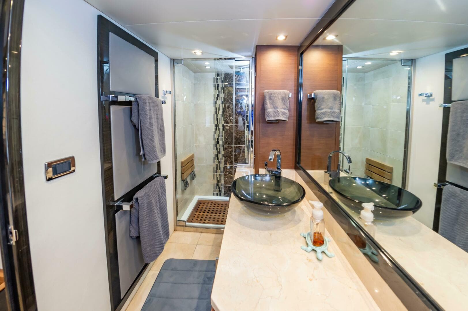 2013 Marquis 63 Sport Yacht — photo 47