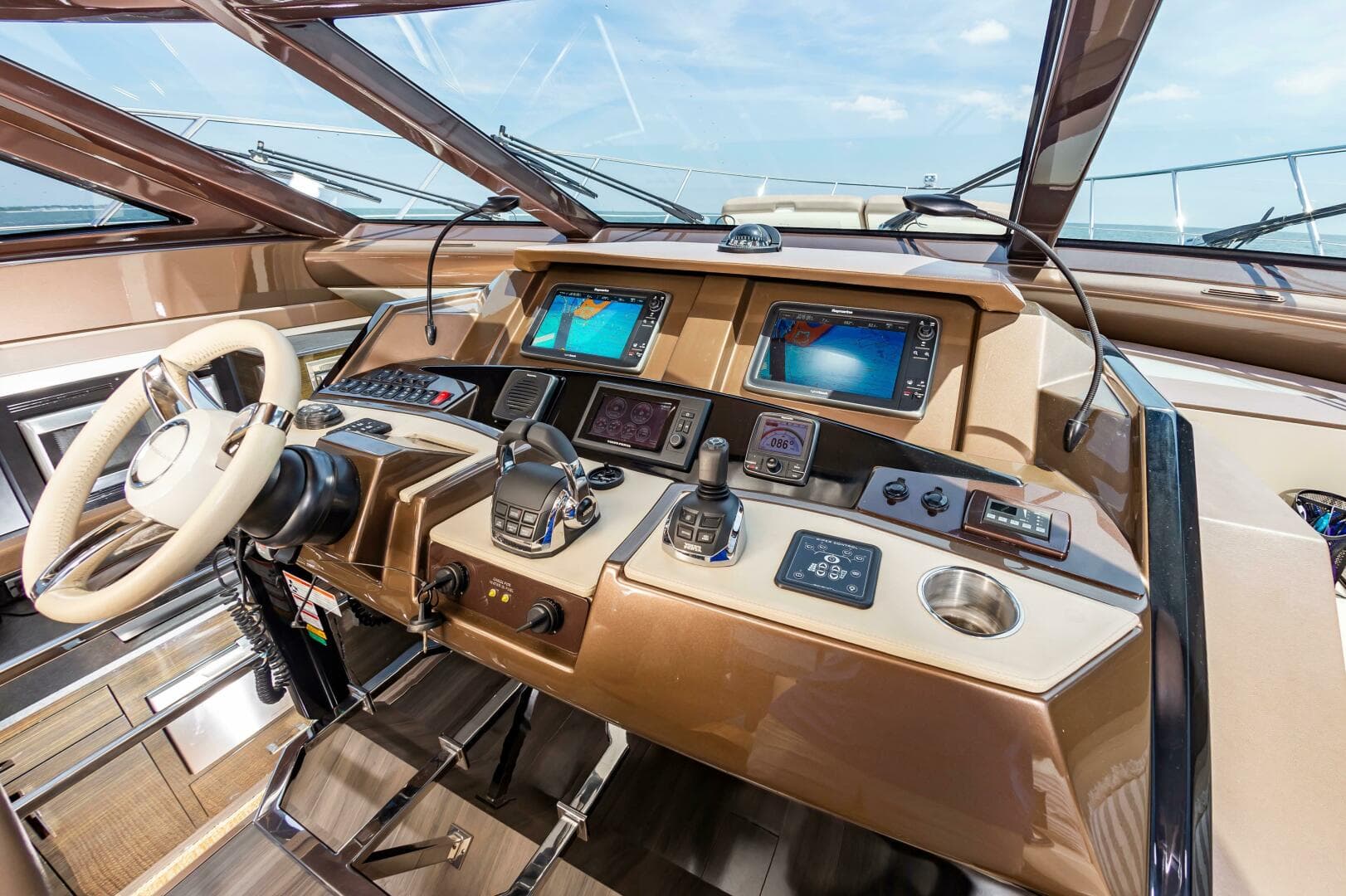 2013 Marquis 63 Sport Yacht — photo 34