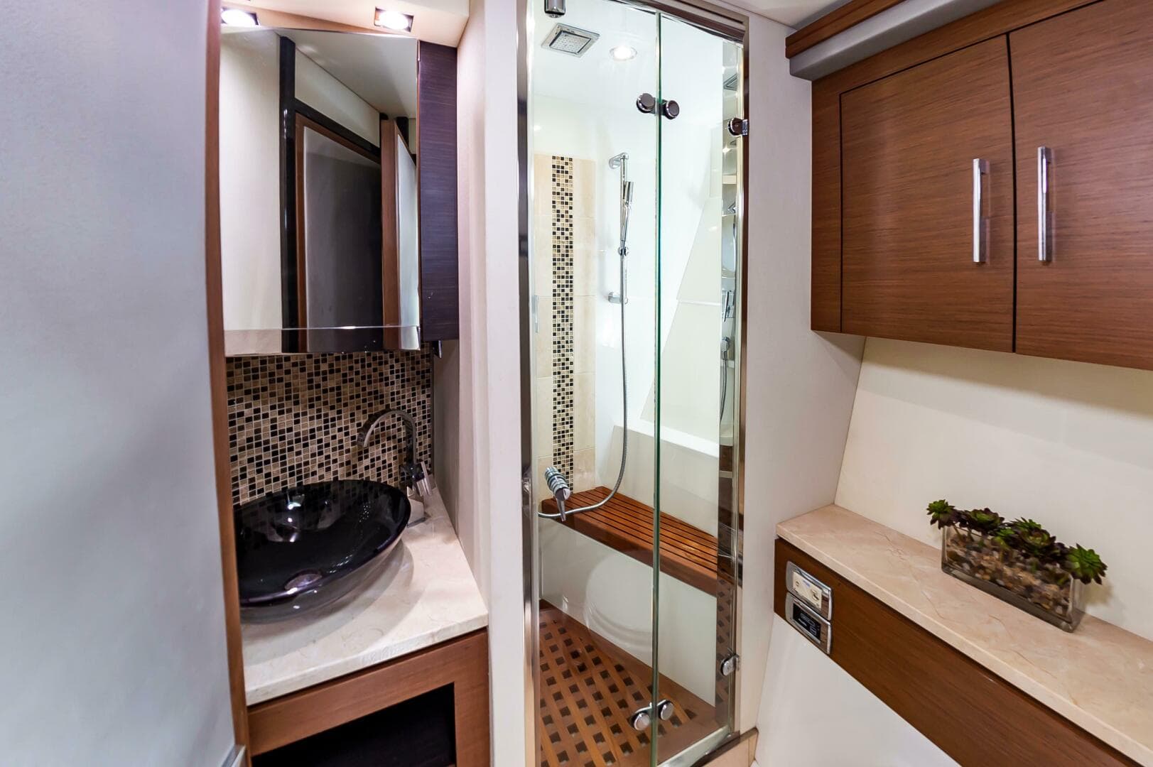 2013 Marquis 63 Sport Yacht — photo 70