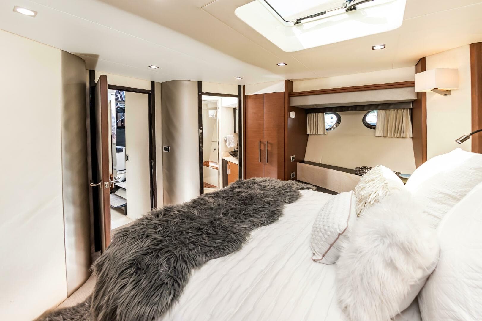 2013 Marquis 63 Sport Yacht — photo 57