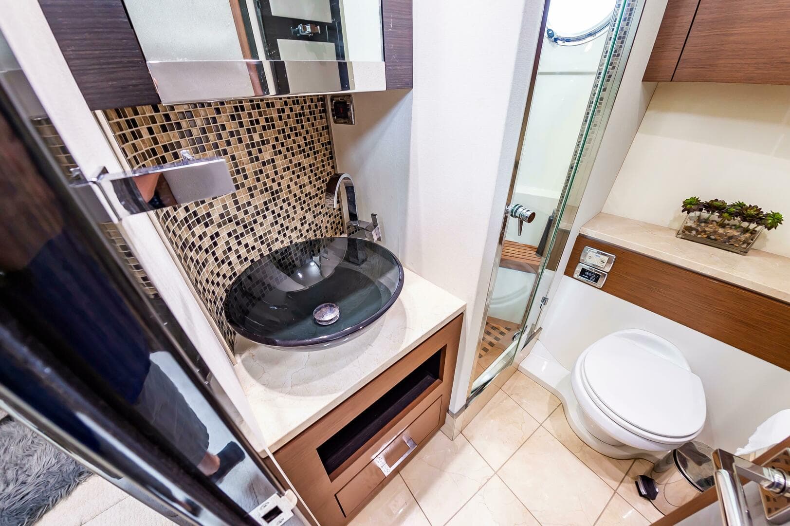 2013 Marquis 63 Sport Yacht — photo 67