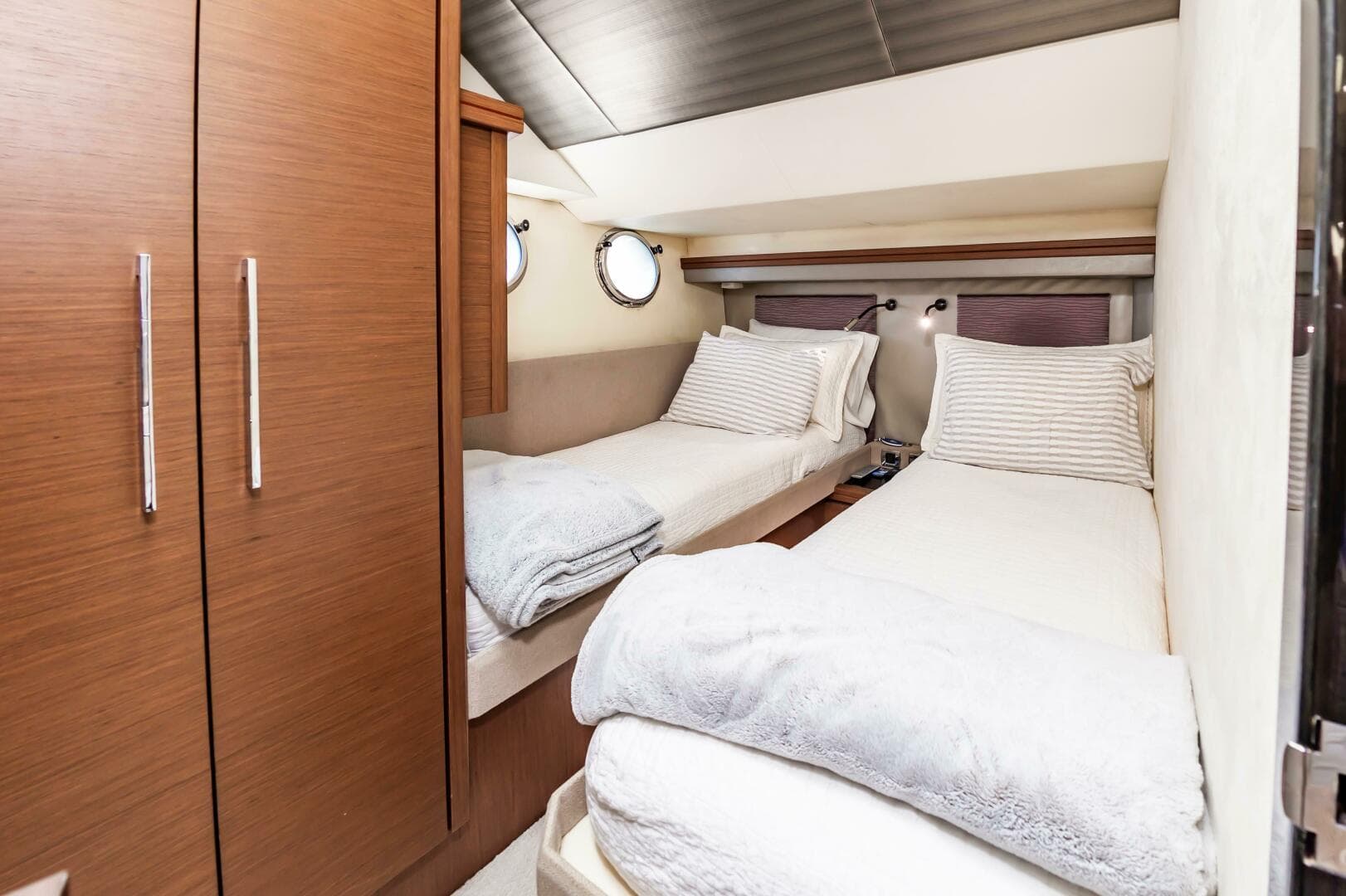 2013 Marquis 63 Sport Yacht — photo 62