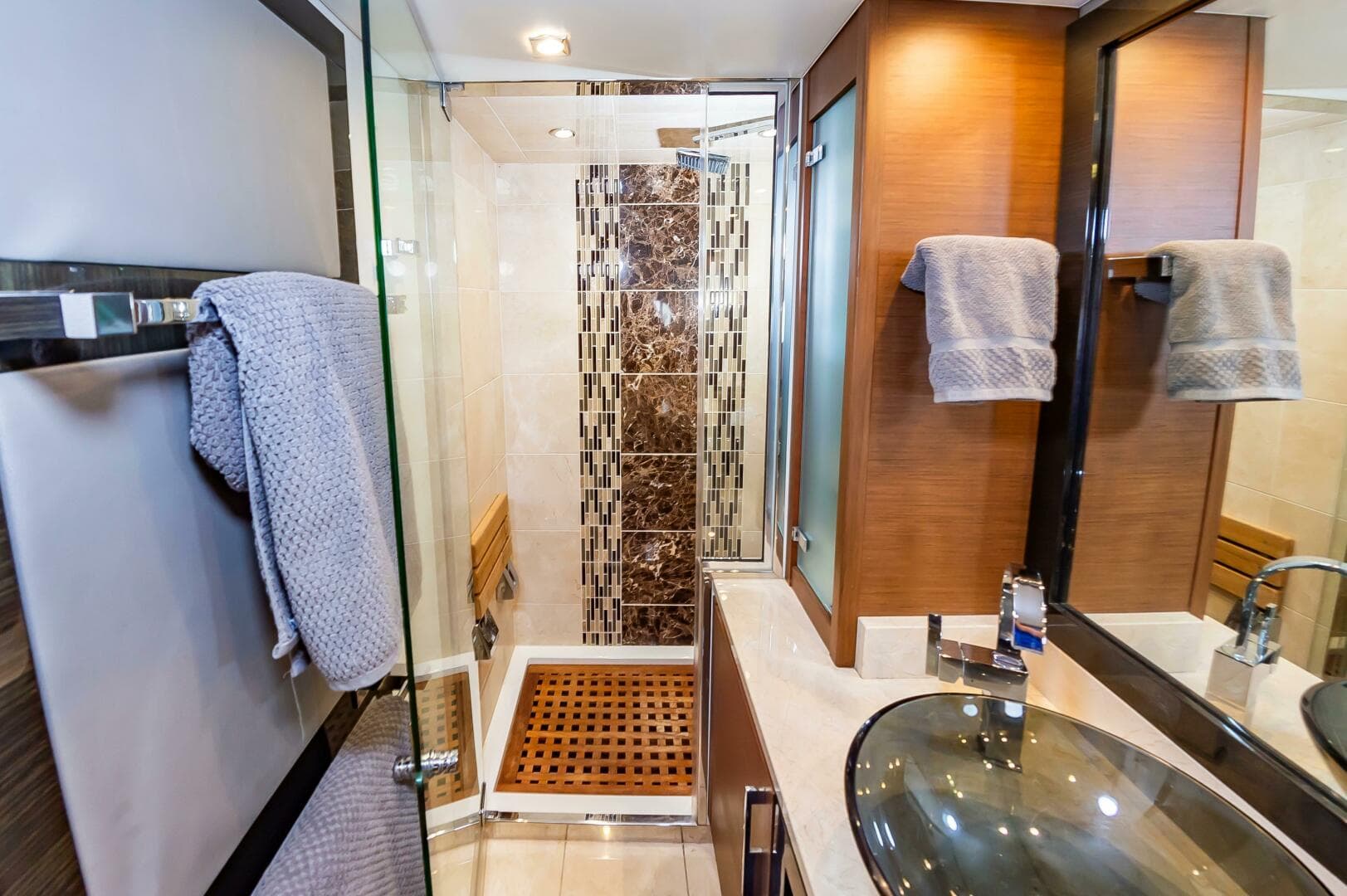 2013 Marquis 63 Sport Yacht — photo 54