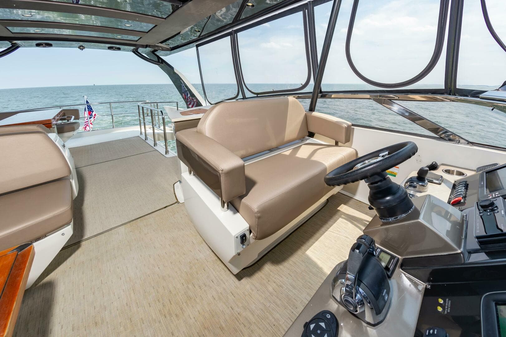 2013 Marquis 63 Sport Yacht — photo 17