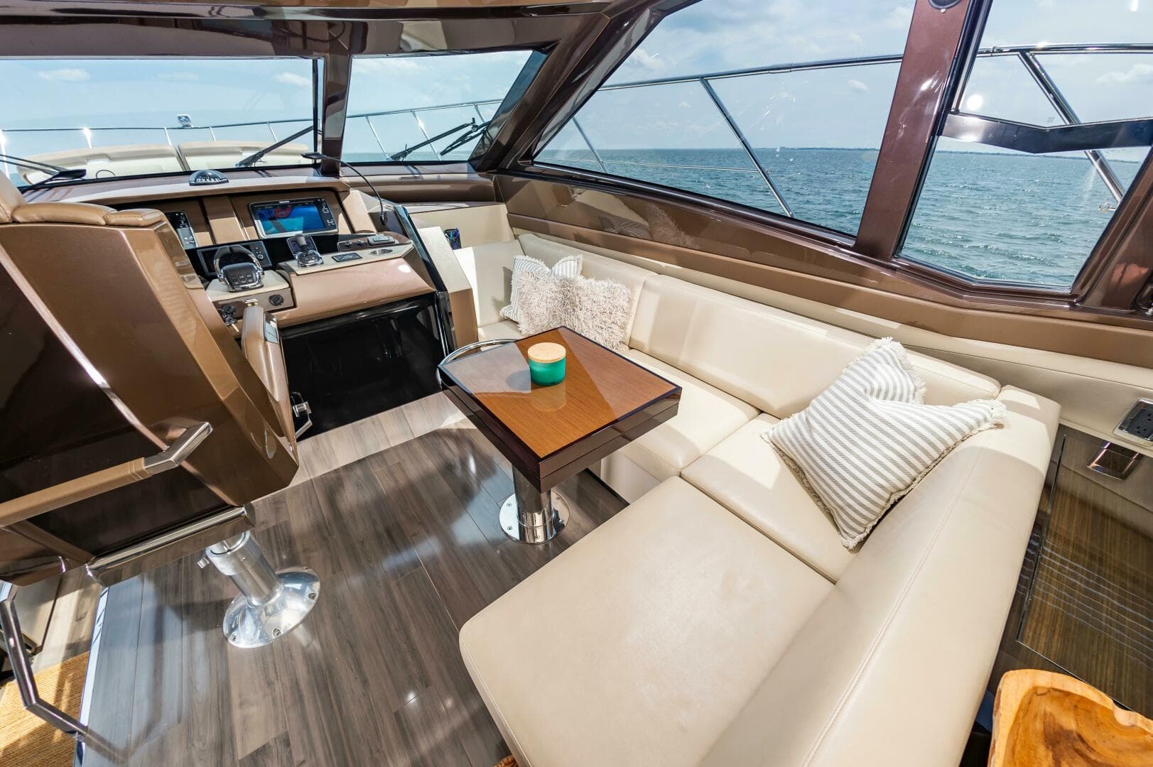 2013 Marquis 63 Sport Yacht — photo 32