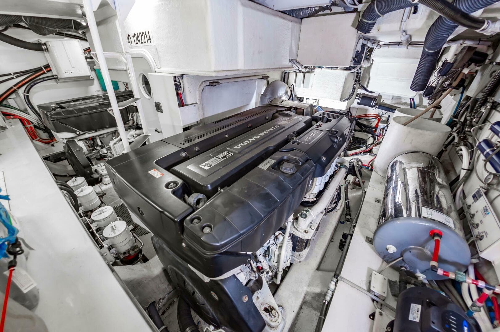 2013 Marquis 63 Sport Yacht — photo 77