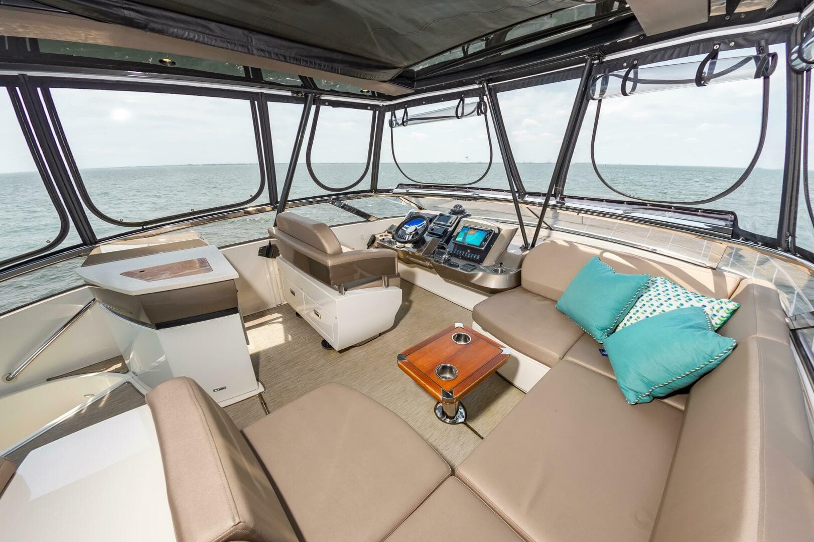 2013 Marquis 63 Sport Yacht — photo 13