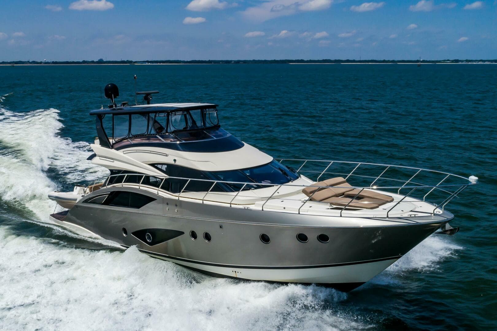 2013 Marquis 63 Sport Yacht — photo 5