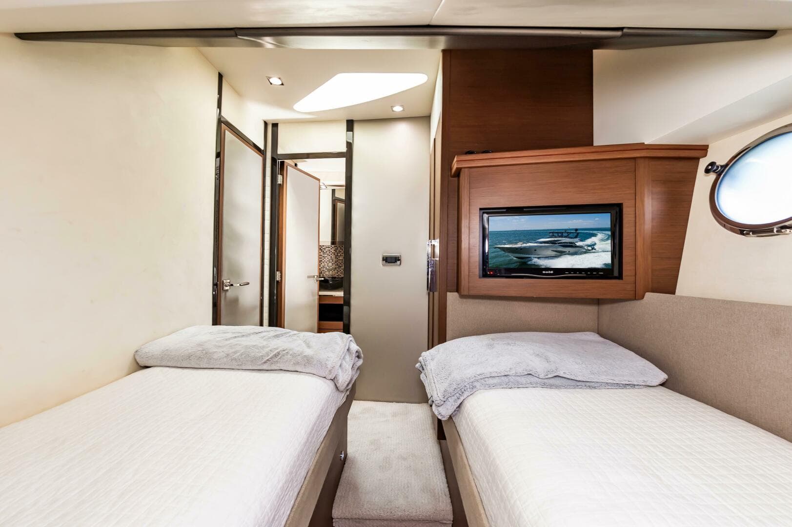 2013 Marquis 63 Sport Yacht — photo 65