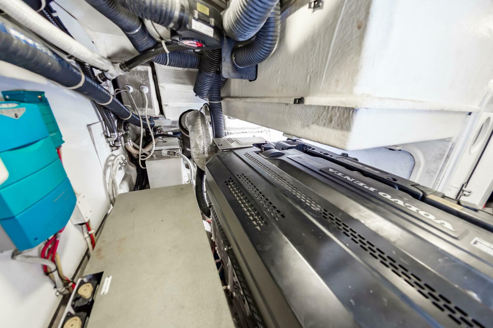 2013 Marquis 63 Sport Yacht — photo 82