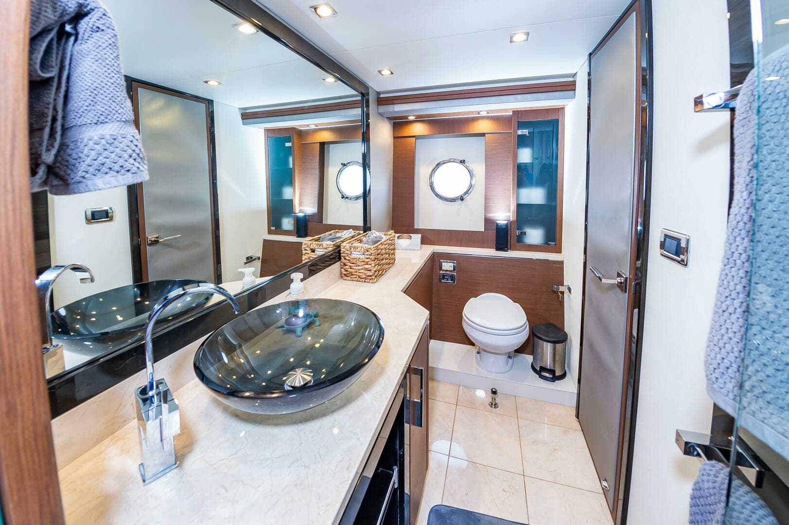 2013 Marquis 63 Sport Yacht — photo 49