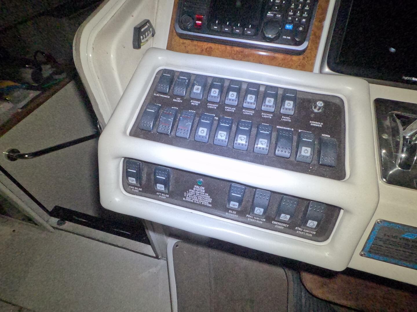 1995 Sea Ray 400 Express — photo 19