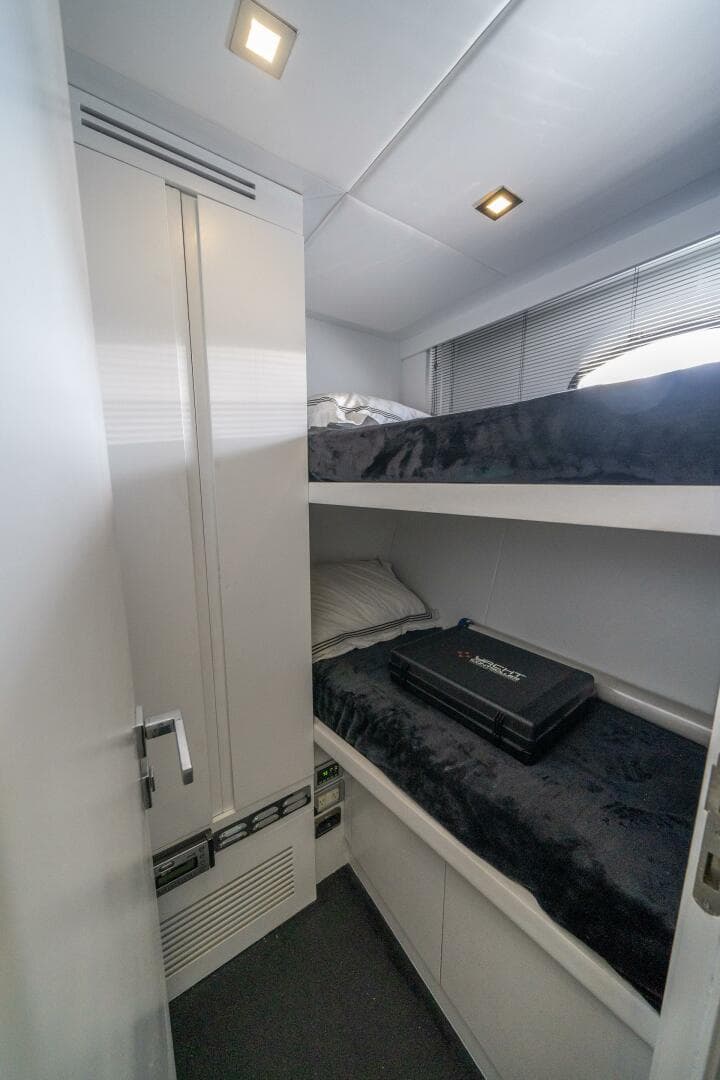 2010 Pershing 80 — photo 61