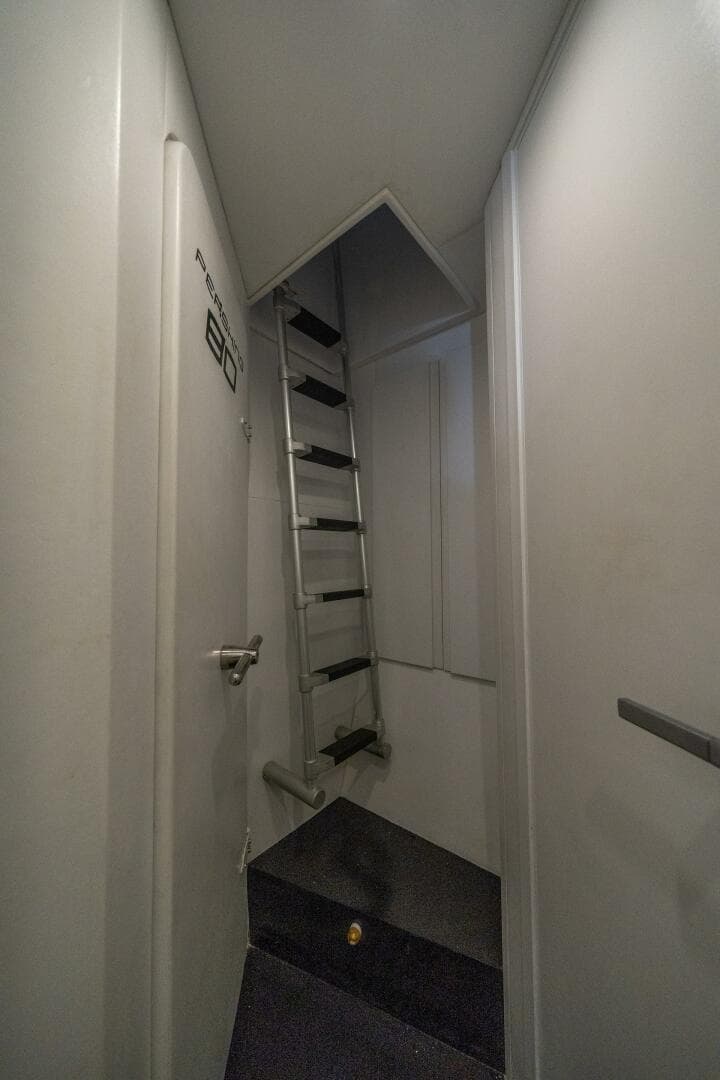 2010 Pershing 80 — photo 60