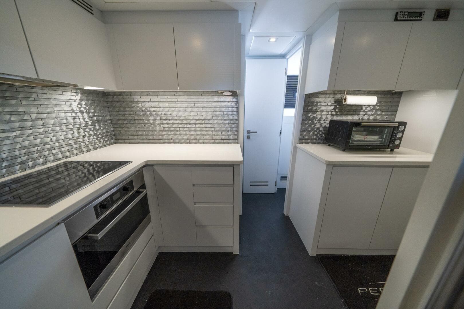 2010 Pershing 80 — photo 40