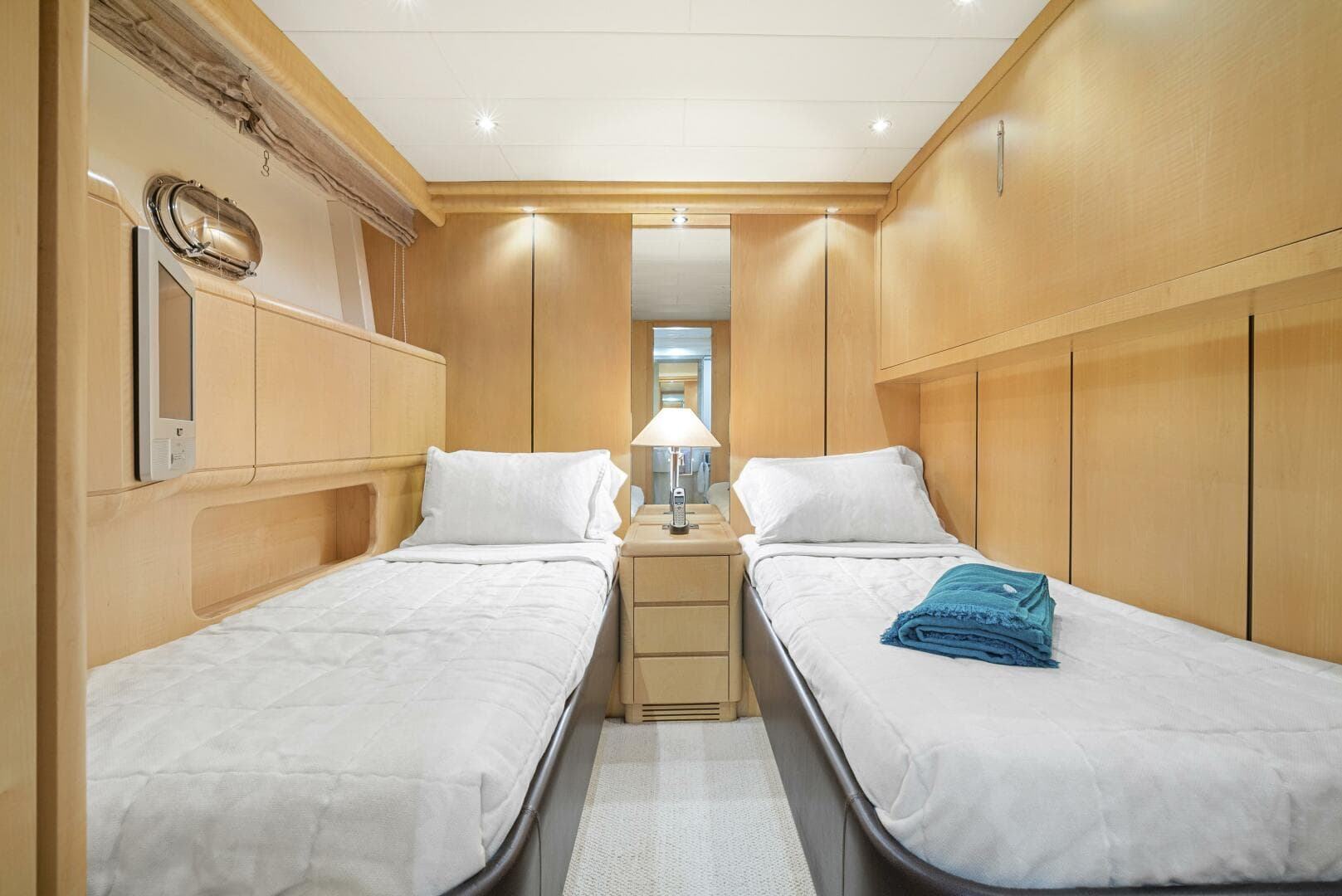 2001 Mangusta 72 — photo 63