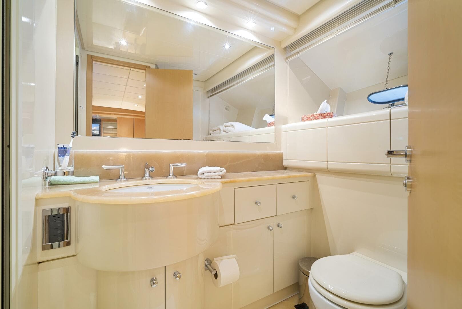 2001 Mangusta 72 — photo 58