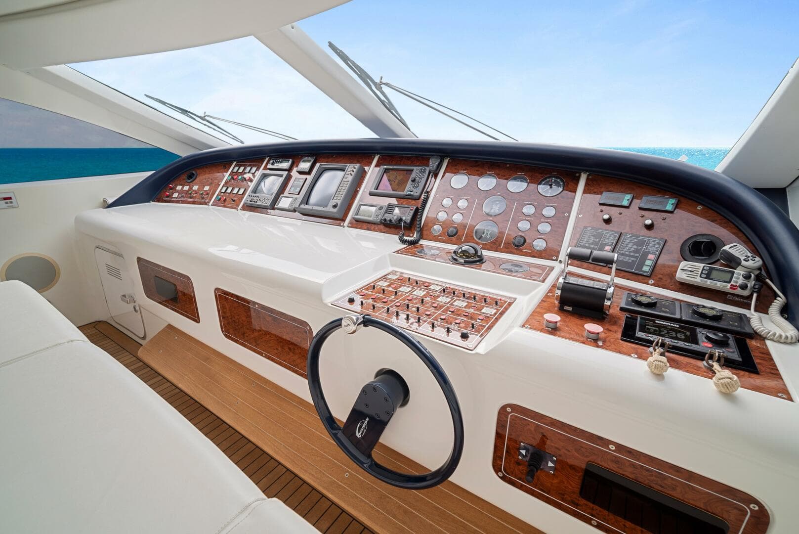 2001 Mangusta 72 — photo 47