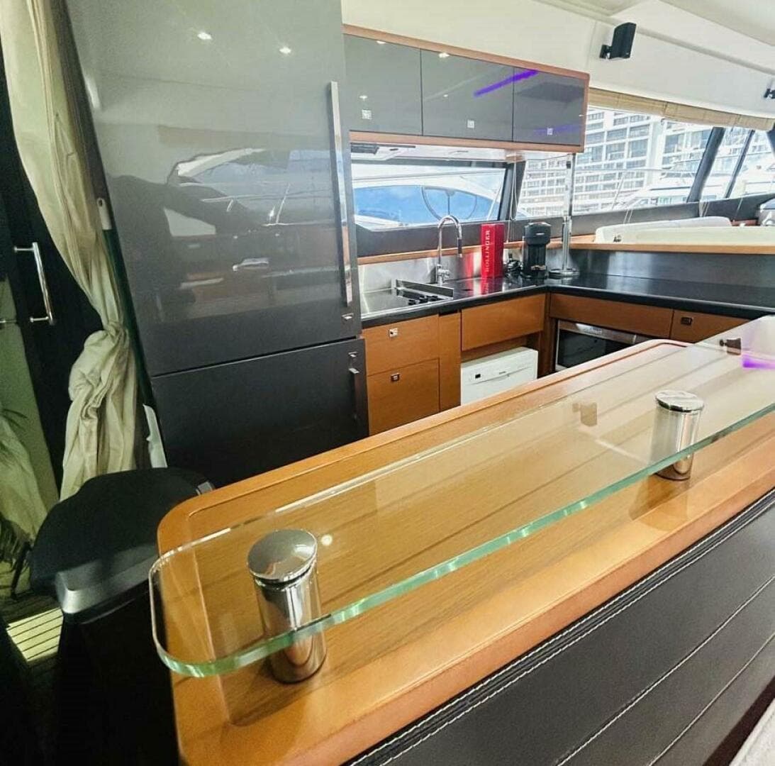 2013 Prestige 620 — photo 7