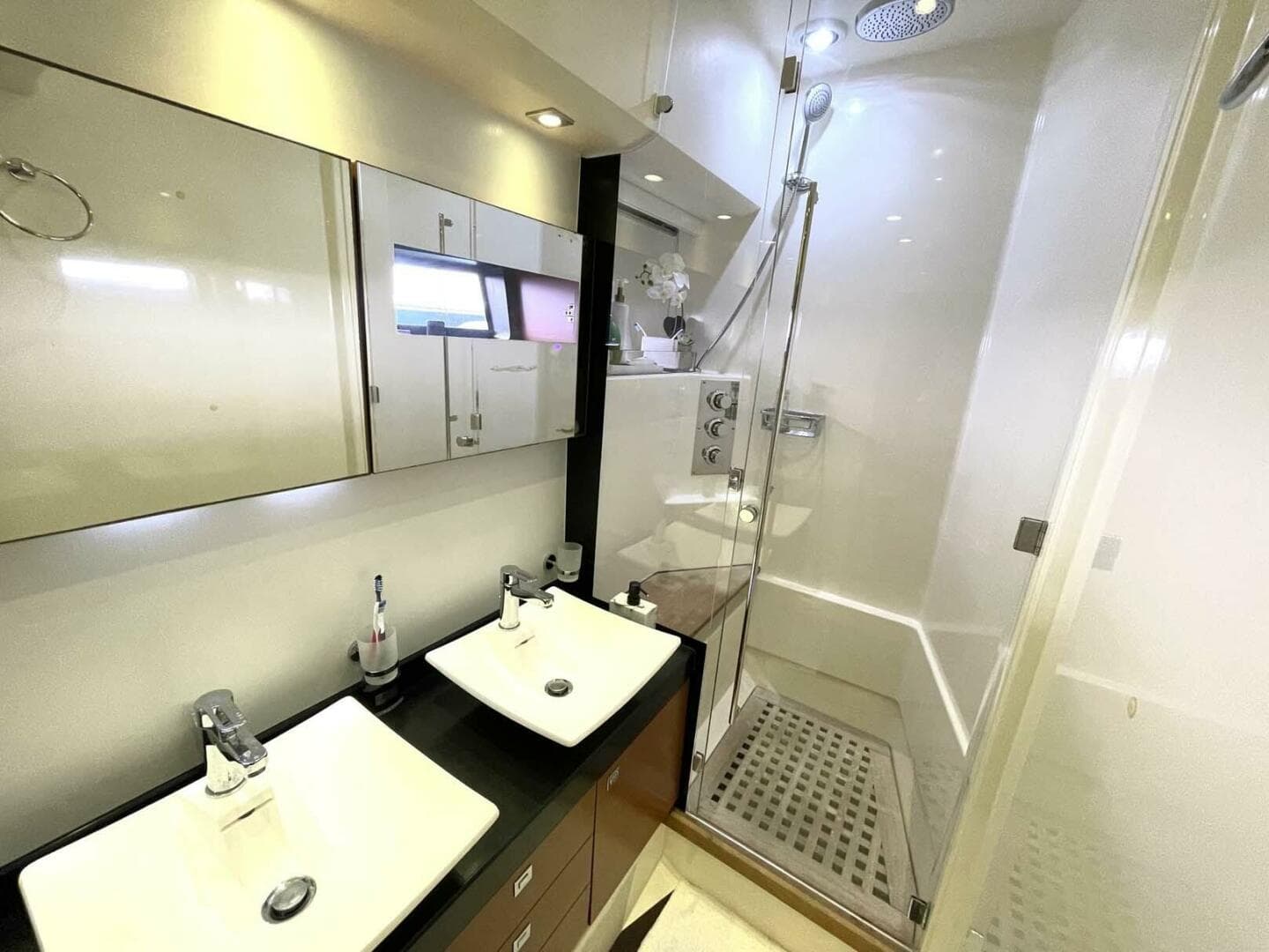 2013 Prestige 620 — photo 22