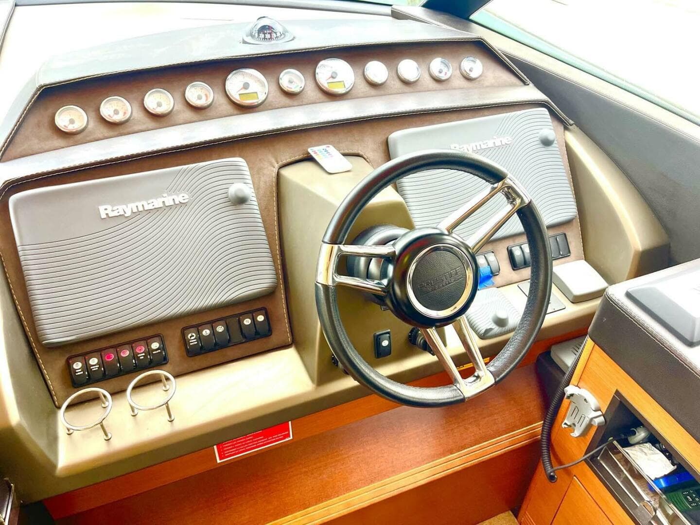 2013 Prestige 620 — photo 11