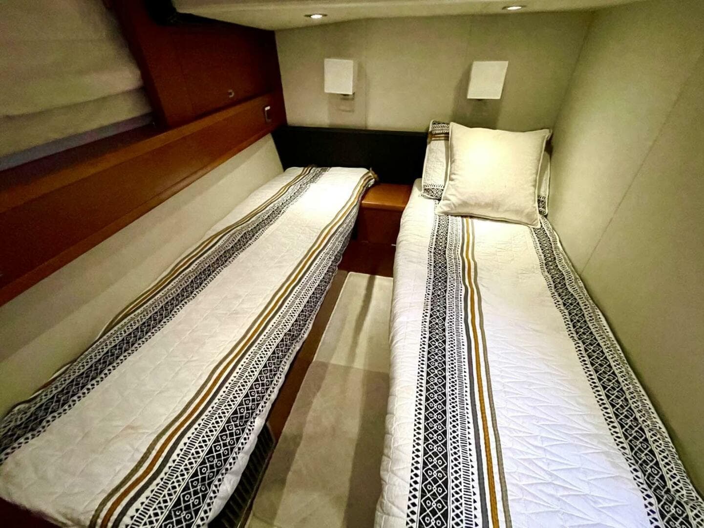 2013 Prestige 620 — photo 23