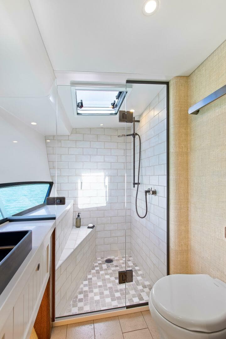 2021 Valder Yachts Power Cat — photo 18