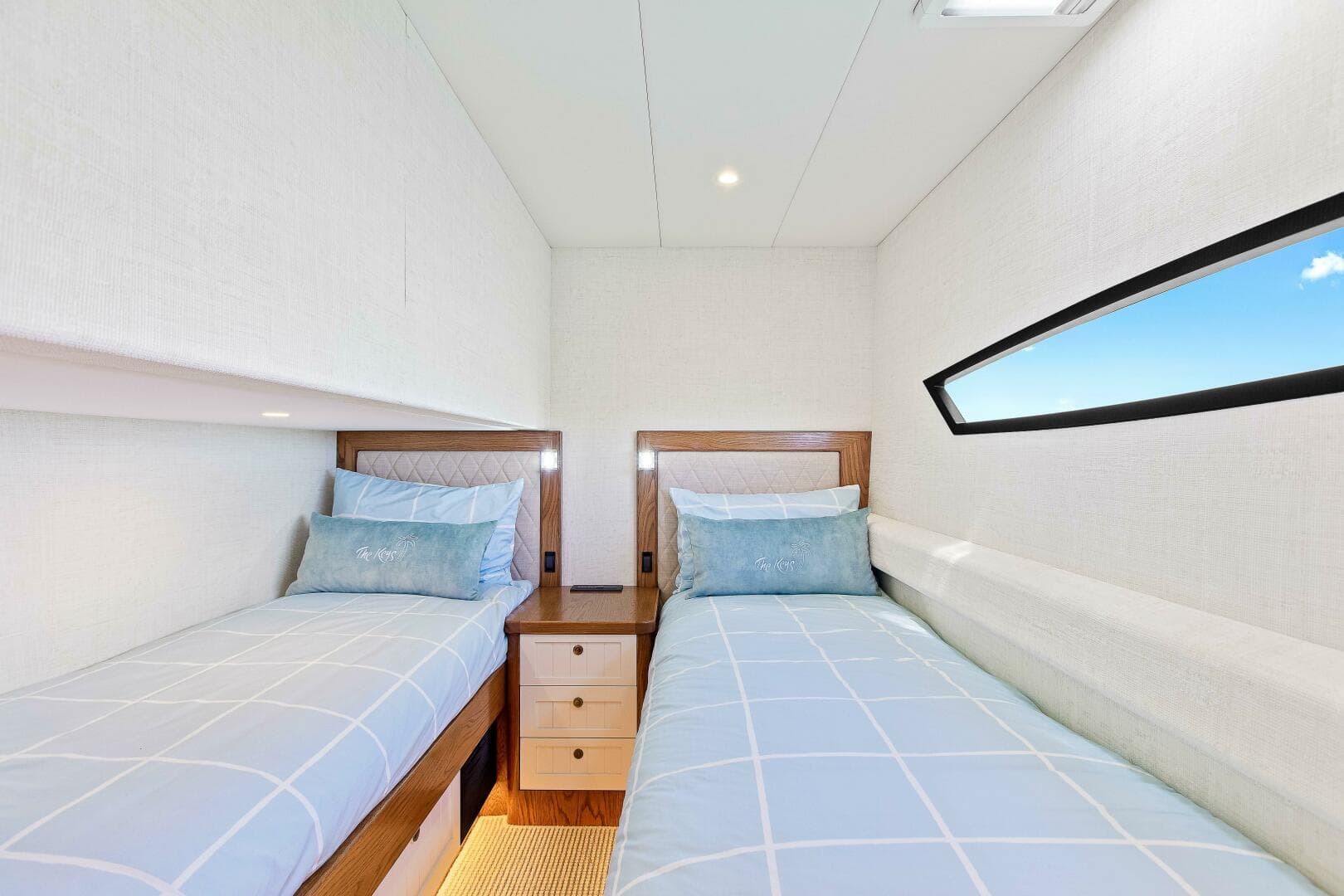 2021 Valder Yachts Power Cat — photo 21