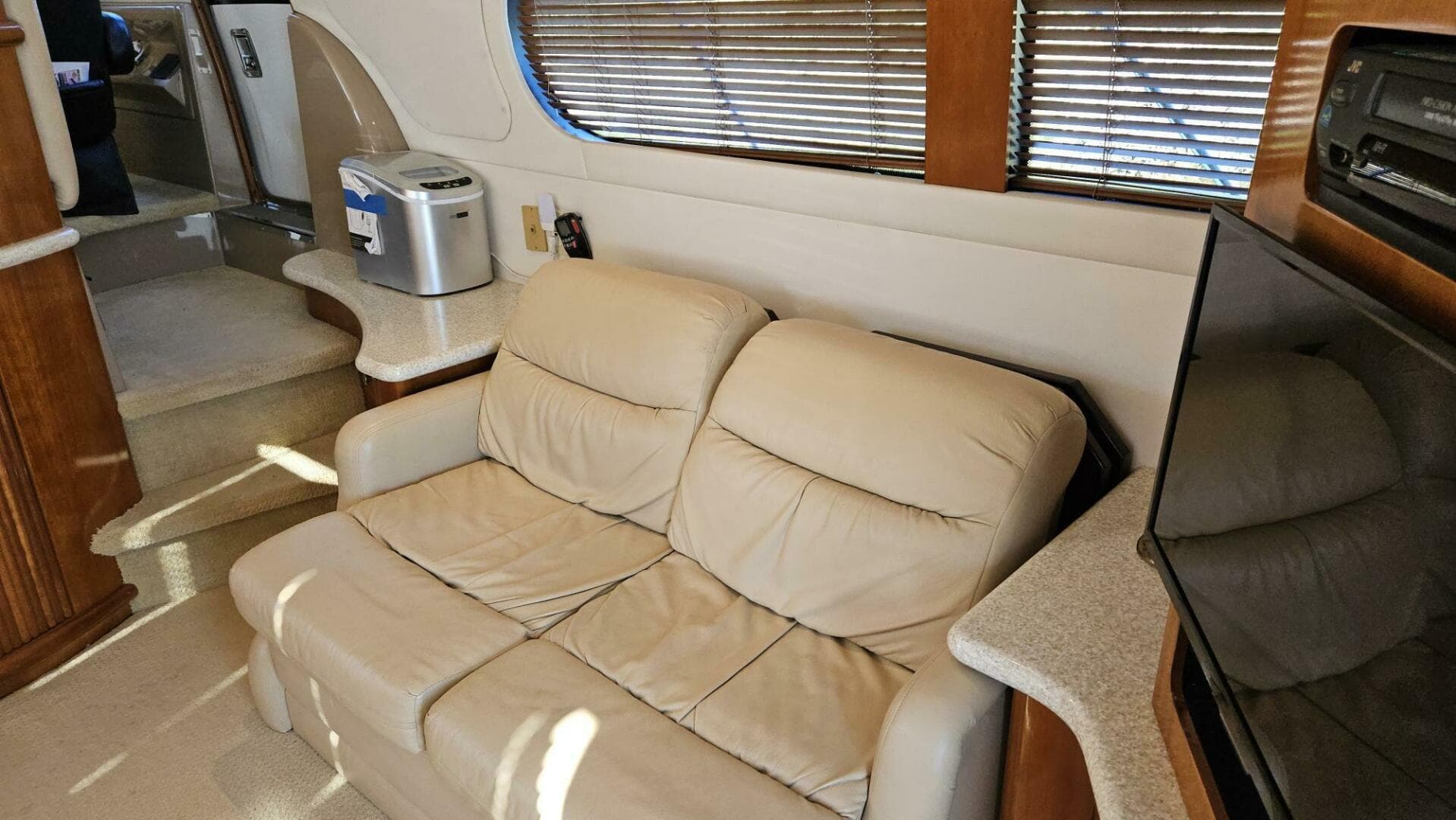 2000 Carver 450 Voyager — photo 19