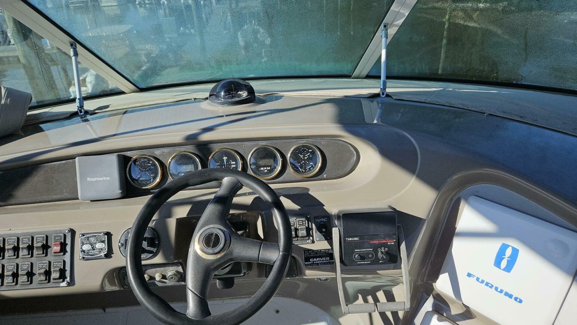 2000 Carver 450 Voyager — photo 28