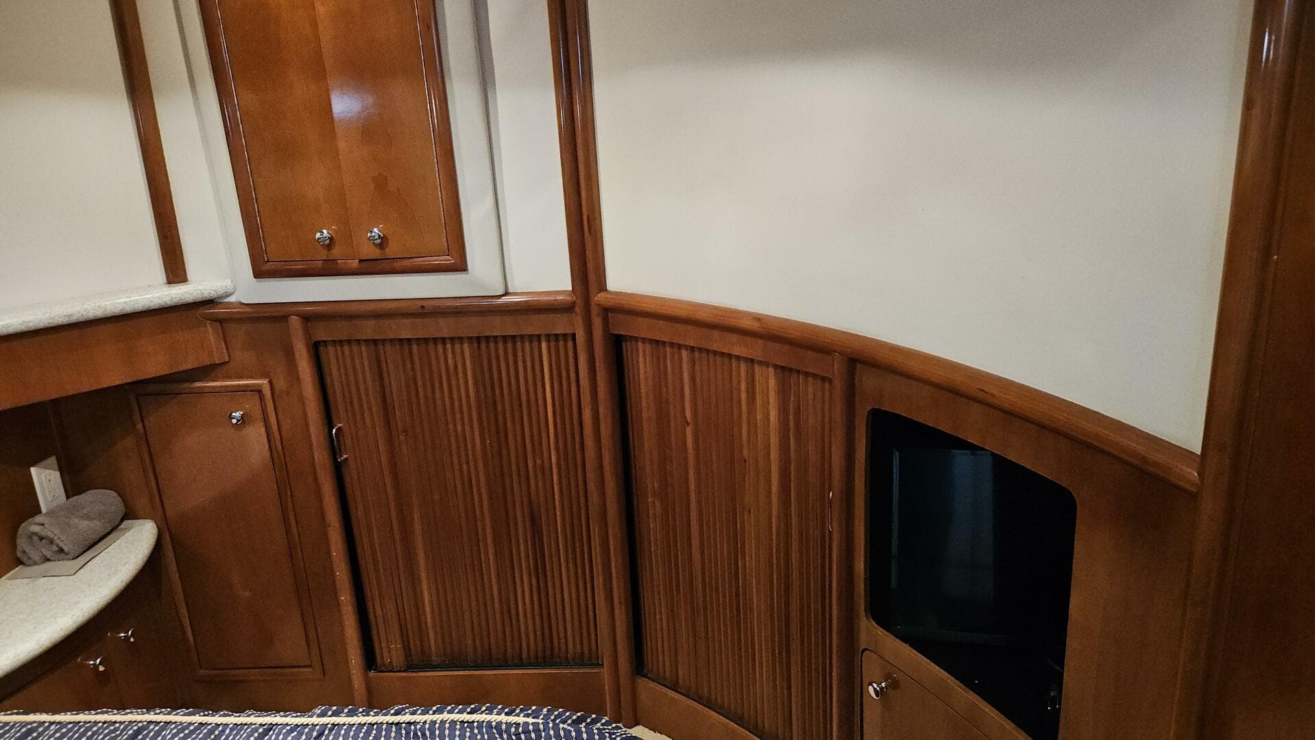 2000 Carver 450 Voyager — photo 32