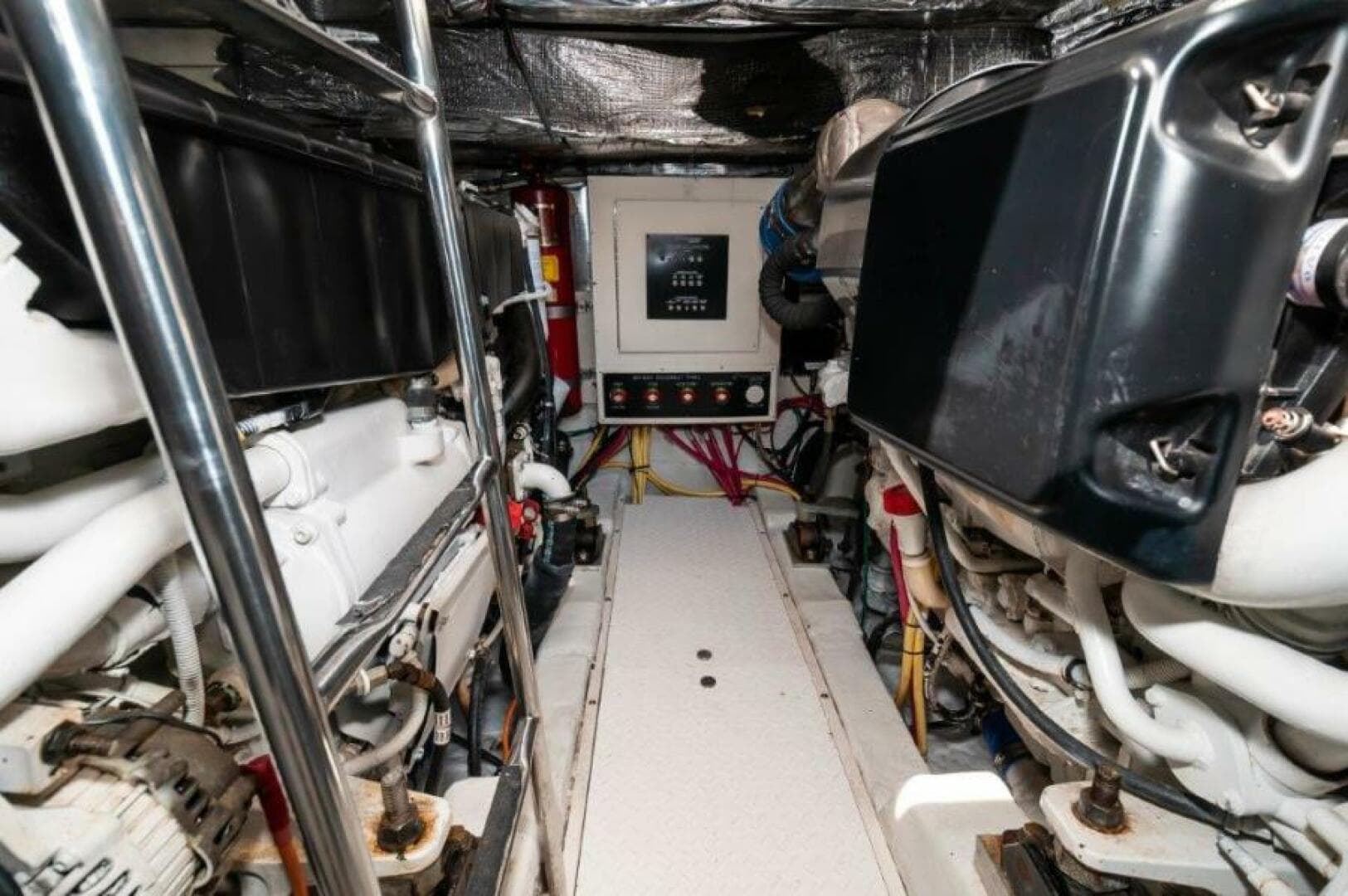 2006 Cruisers Yachts 477 Sport Sedan — photo 33