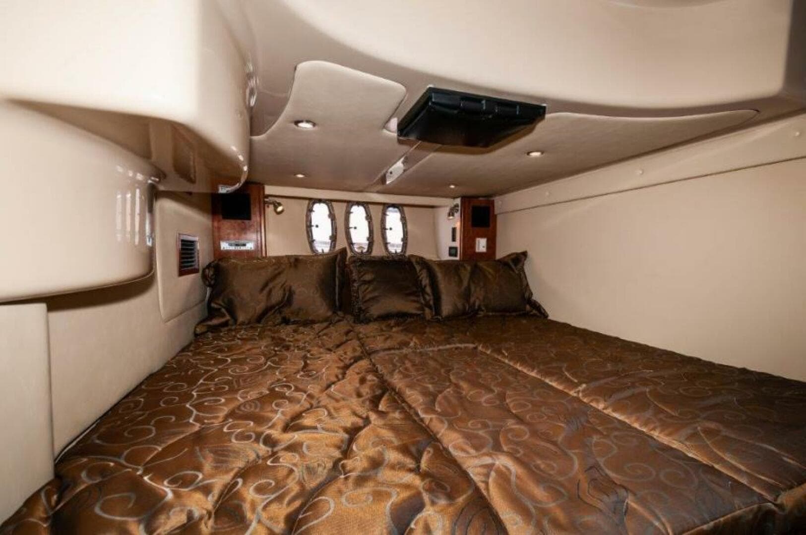 2006 Cruisers Yachts 477 Sport Sedan — photo 18