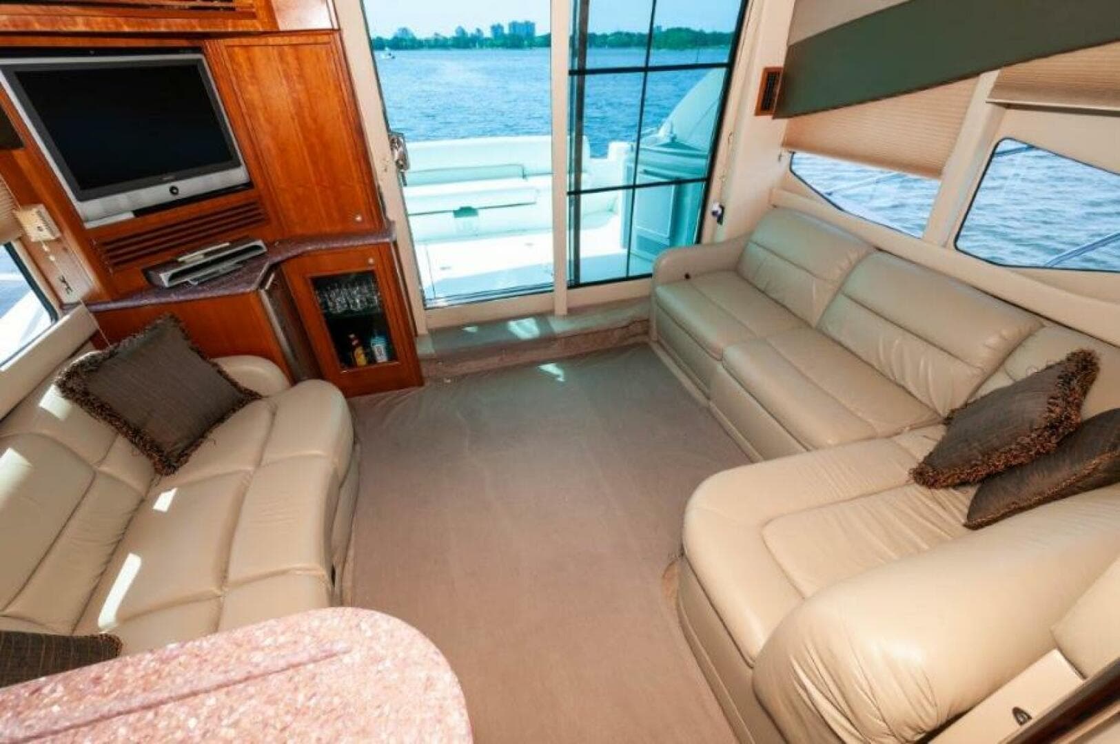 2006 Cruisers Yachts 477 Sport Sedan — photo 10